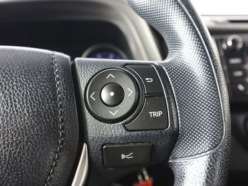 Used 2018 Toyota RAV4 LE AWD/4WD image 14