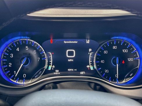 Used 2025 Chrysler Pacifica Limited FWD image 12