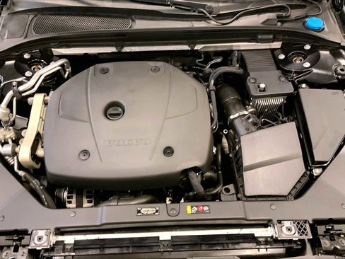 Used 2021 Volvo V60 T5 Cross Country image 30