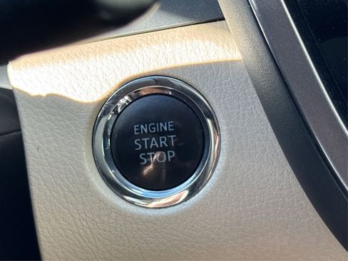 Used 2018 Toyota Camry LE image 31