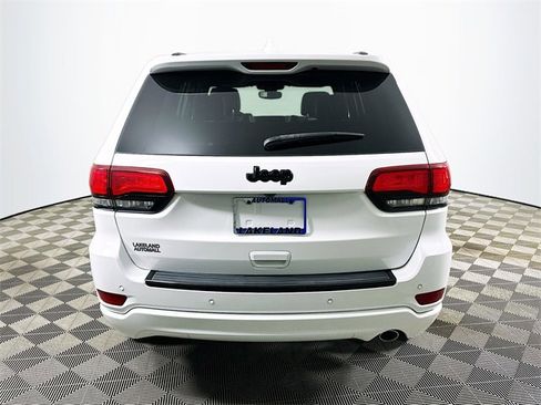 Used 2018 Jeep Grand Cherokee Altitude image 4