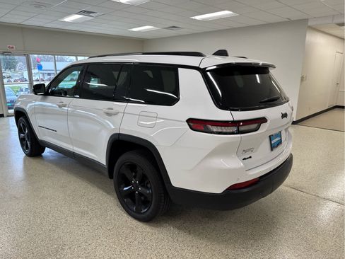 Used 2024 Jeep Grand Cherokee L Altitude image 8