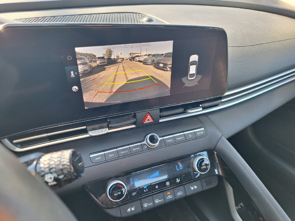 Used 2022 Hyundai Elantra Limited w/ Cargo Package FWD image 20