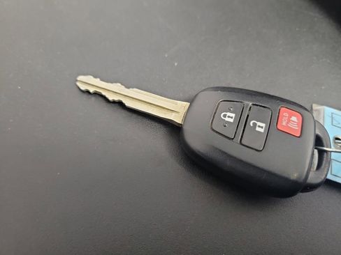 Used 2018 Toyota Tacoma SR5 image 31