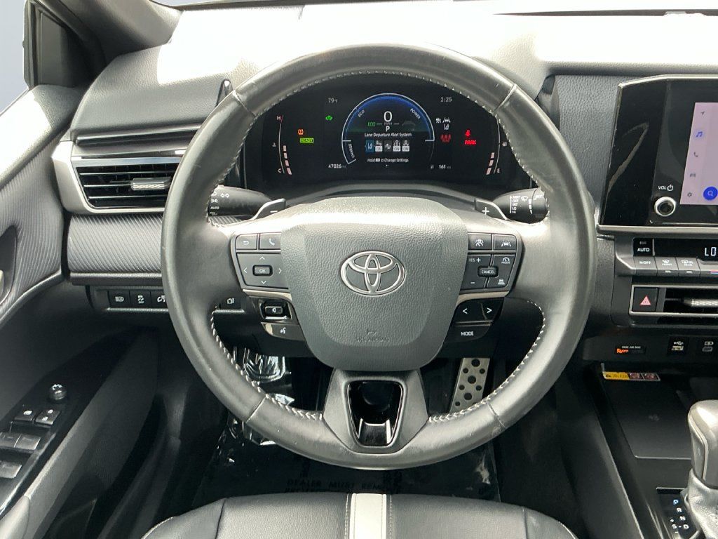 Used 2025 Toyota Camry SE FWD image 13