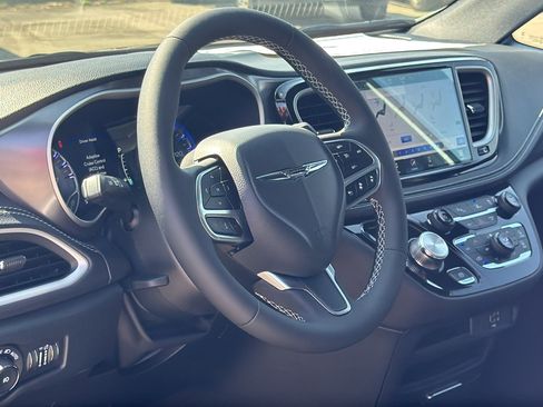 New 2026 Chrysler Pacifica Select image 10