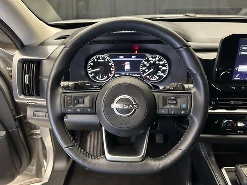 Used 2025 Nissan Pathfinder SL AWD/4WD image 24
