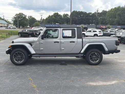 Used 2020 Jeep Gladiator Overland AWD/4WD image 4