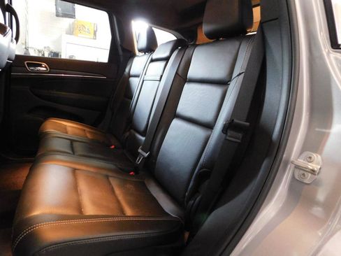 Used 2017 Jeep Grand Cherokee Limited w/ Luxury Group II AWD/4WD image 13