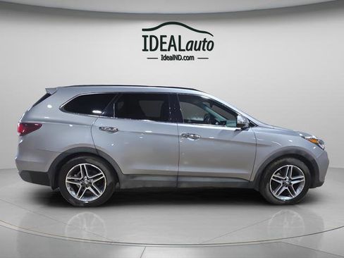 Used 2017 Hyundai Santa Fe SE w/ Cargo Package image 10