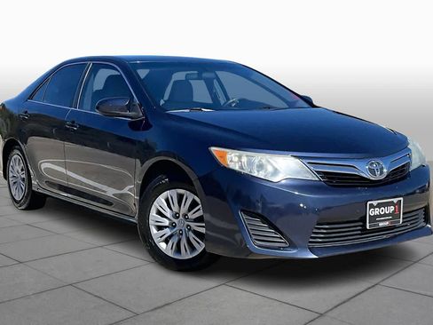 Used 2014 Toyota Camry LE image 3