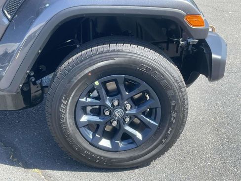New 2026 Jeep Gladiator Sport AWD/4WD image 10