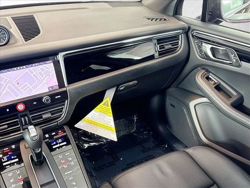 Used 2026 Porsche Macan AWD/4WD image 21
