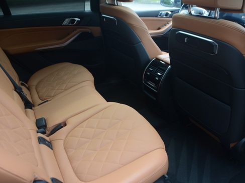 Used 2025 BMW X7 xDrive40i AWD/4WD image 13
