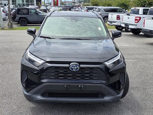 Used 2022 Toyota RAV4 XLE w/ Convenience Package AWD/4WD image 3