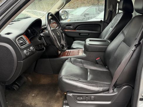 Used 2013 Chevrolet Suburban LTZ image 32