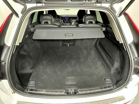 Used 2022 Volvo XC60 B5 Inscription w/ Protection Package Premier image 28