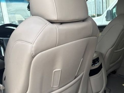 Used 2020 Cadillac Escalade ESV Luxury w/ LPO, Radiant Package AWD/4WD image 19