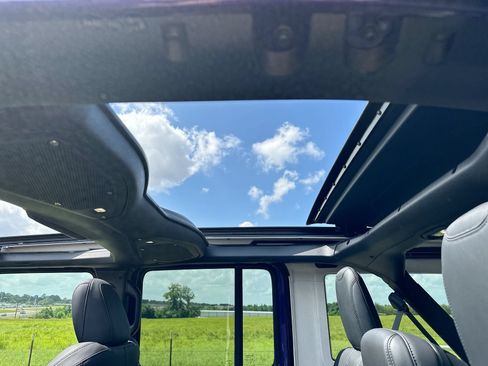 Used 2026 Jeep Wrangler Unlimited Rubicon AWD/4WD image 24