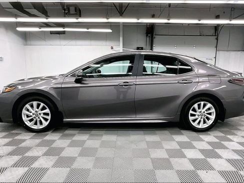 Used 2024 Toyota Camry SE image 14