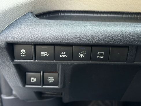 Used 2023 Toyota Sienna Platinum AWD/4WD image 38