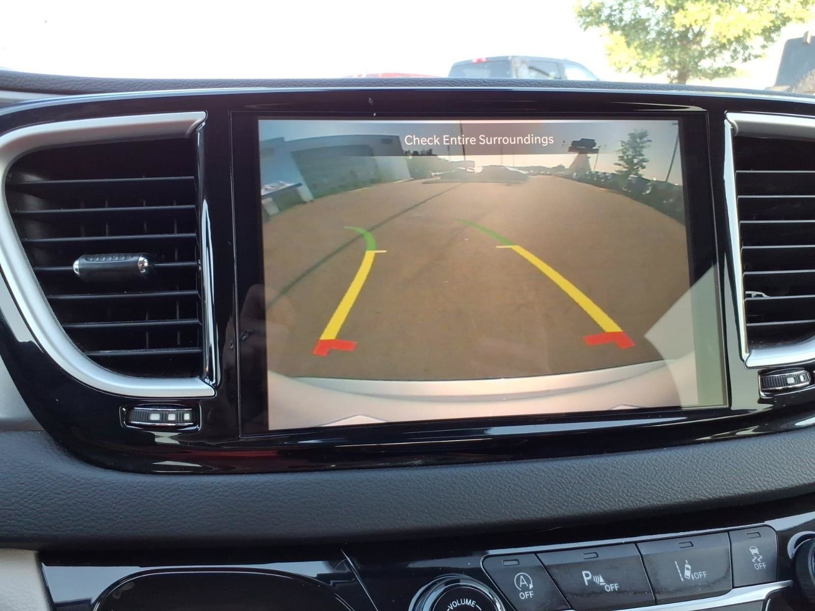 Used 2024 Chrysler Pacifica Touring-L FWD image 22