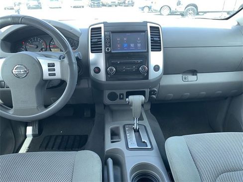 Used 2019 Nissan Frontier SV image 17