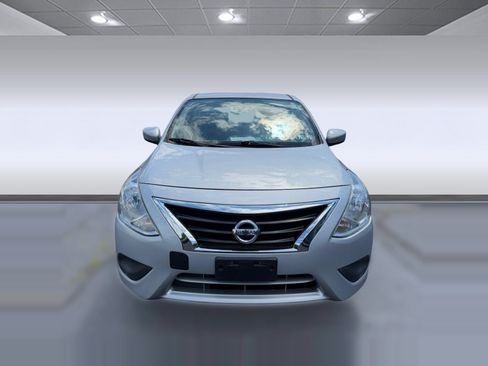 Used 2019 Nissan Versa SV FWD image 4