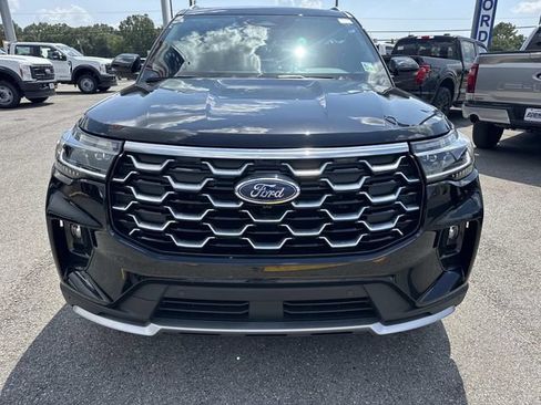 Used 2025 Ford Explorer Platinum RWD image 2