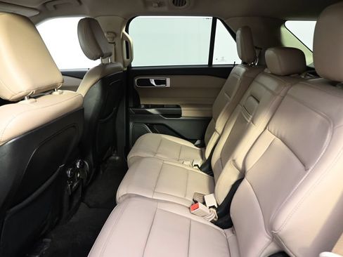 Used 2020 Ford Explorer XLT w/ Equipment Group 202A AWD/4WD image 21