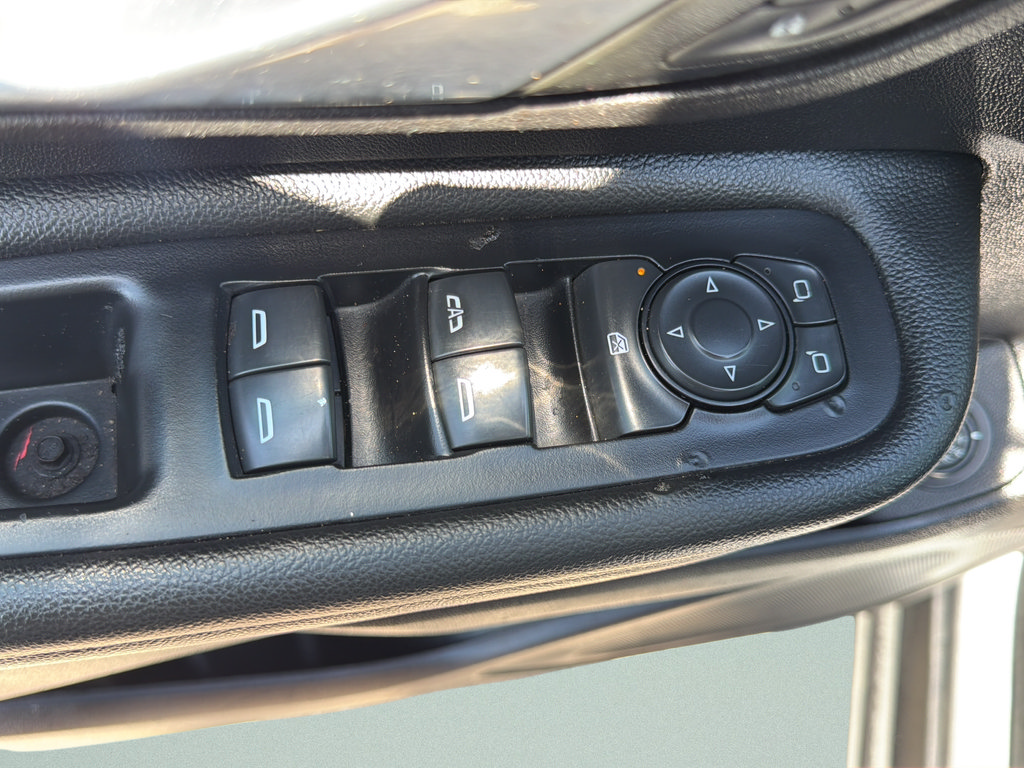 Used 2024 GMC Terrain SLE w/ Driver Convenience Package FWD image 19