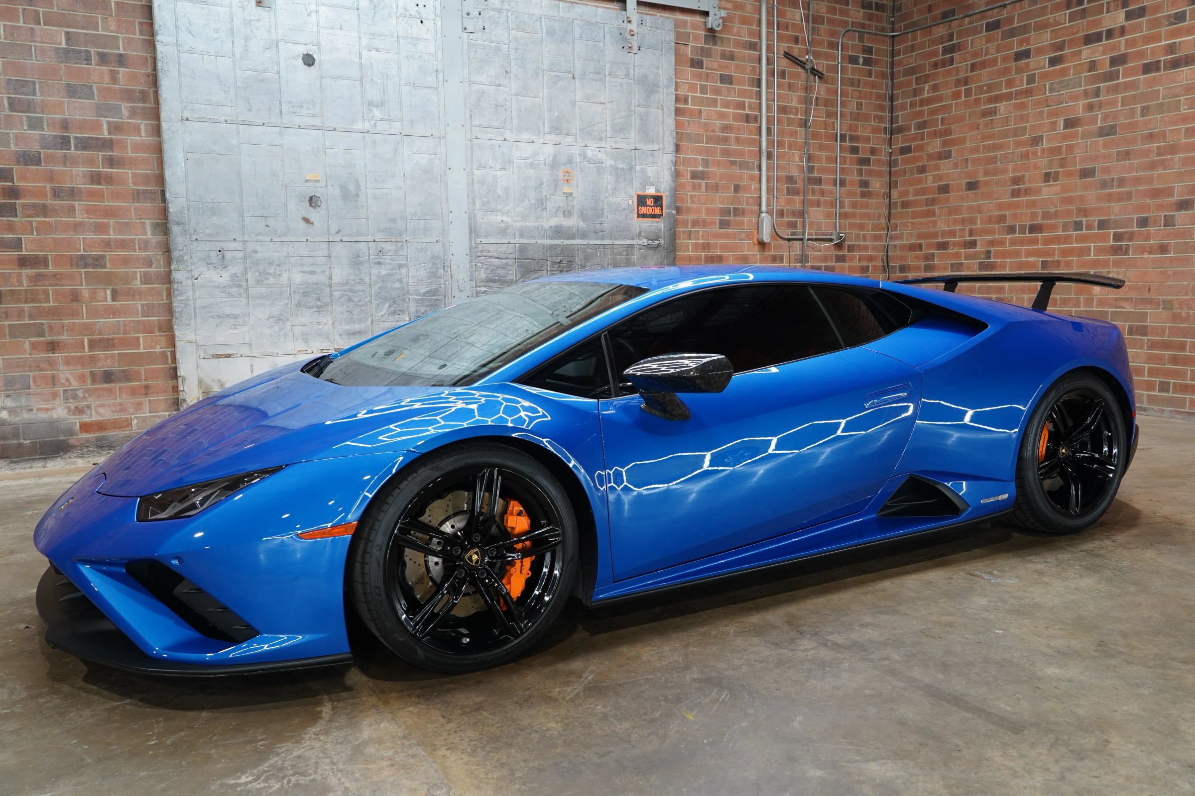 Used 2020 Lamborghini Huracan EVO RWD image 10
