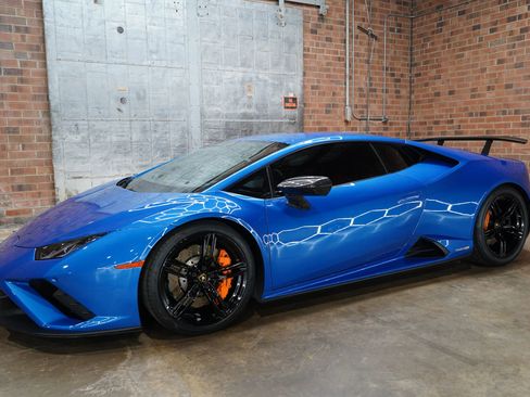 Used 2020 Lamborghini Huracan EVO RWD image 10