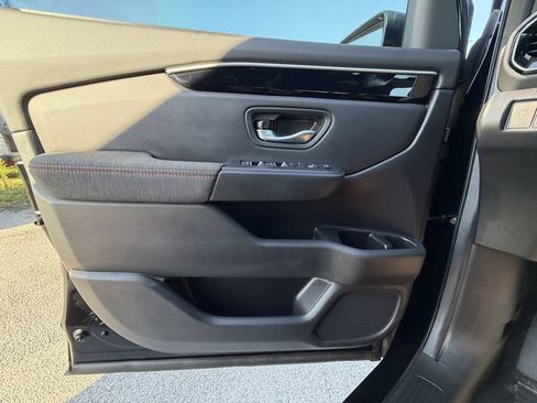 Used 2025 Honda Pilot Sport image 20