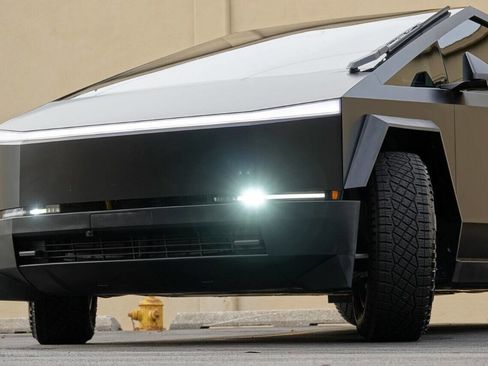 Used 2024 Tesla Cybertruck AWD Crew Cab image 46