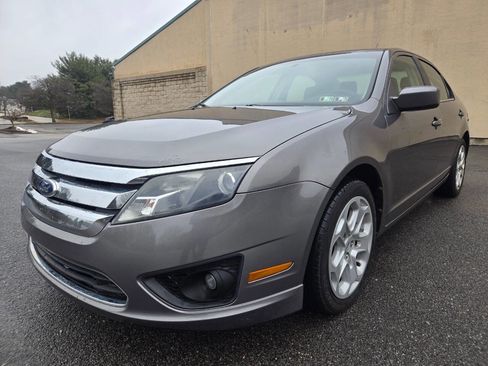 Used 2011 Ford Fusion SE image 2
