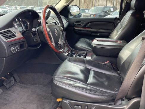 Used 2009 Cadillac Escalade AWD image 17