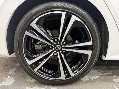 Used 2022 Nissan Sentra SR w/ SR Premium Package FWD image 27