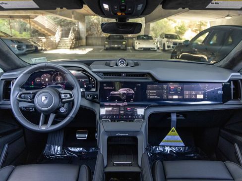 New 2026 Porsche Cayenne Turbo AWD/4WD image 36