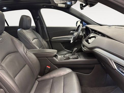 Used 2023 Cadillac XT4 Premium Luxury w/ Cold Weather Package image 15