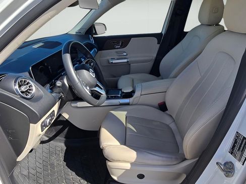 Used 2021 Mercedes-Benz GLB 250 4MATIC w/ Premium Package image 30