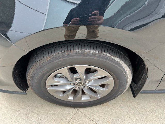 Used 2025 Toyota Sienna XLE w/ XLE Plus Package AWD/4WD image 10