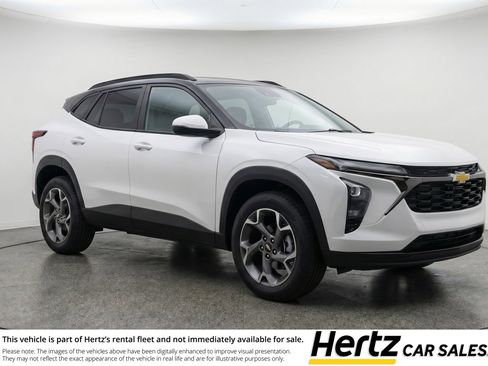 Used 2025 Chevrolet Trax LT FWD image 1