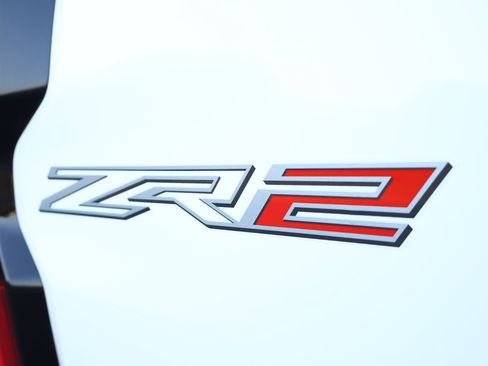 Used 2024 Chevrolet Colorado ZR2 w/ Technology Package AWD/4WD image 6
