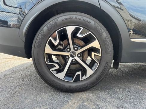 Used 2025 Kia Sportage EX image 17