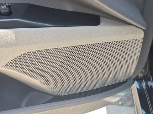 Used 2018 Toyota Camry SE FWD image 16