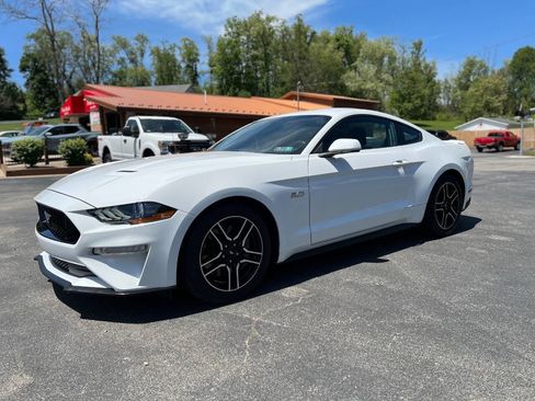 Used 2018 Ford Mustang GT RWD image 1