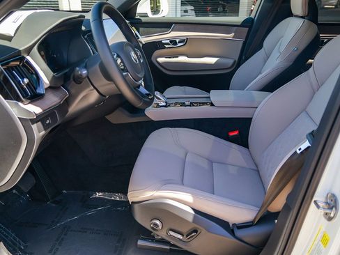 New 2026 Volvo XC90 B5 Plus w/ Protection Package AWD/4WD image 20