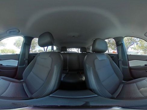 Used 2025 Chevrolet Trax LT image 38