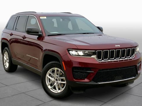 Used 2025 Jeep Grand Cherokee Laredo AWD/4WD image 2
